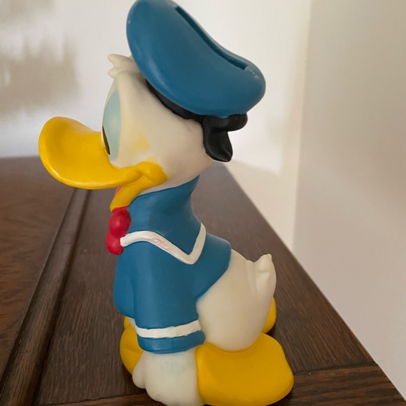 Disney Donald Duck kneeling vinyl bank. - Picture 2 of 4